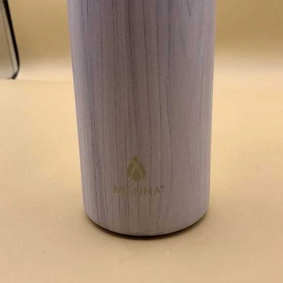 NEW MANNA 24 Oz Flight Quick Flip Lid Water Bottle with Top Handle Double Wall - Picture 2 of 5